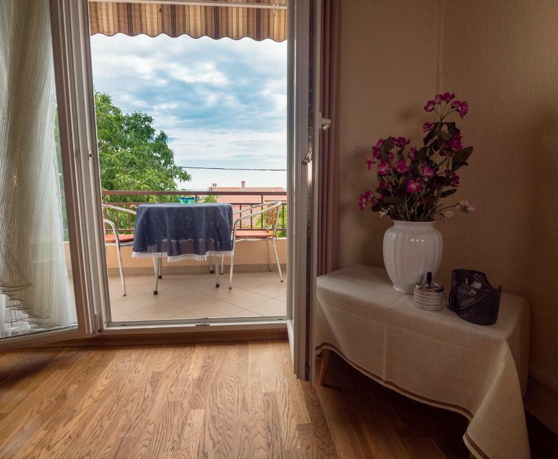 689 Apartament