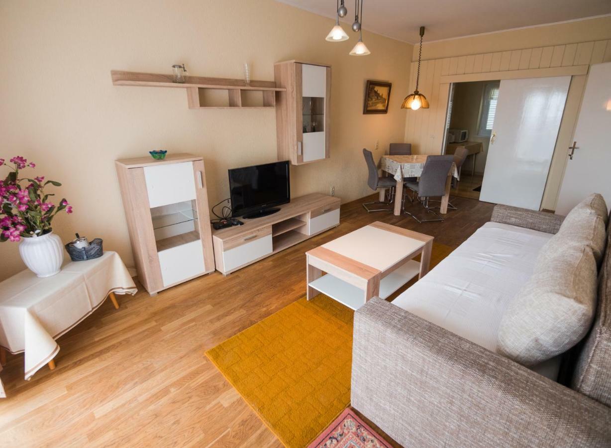 689 Apartment Banjol