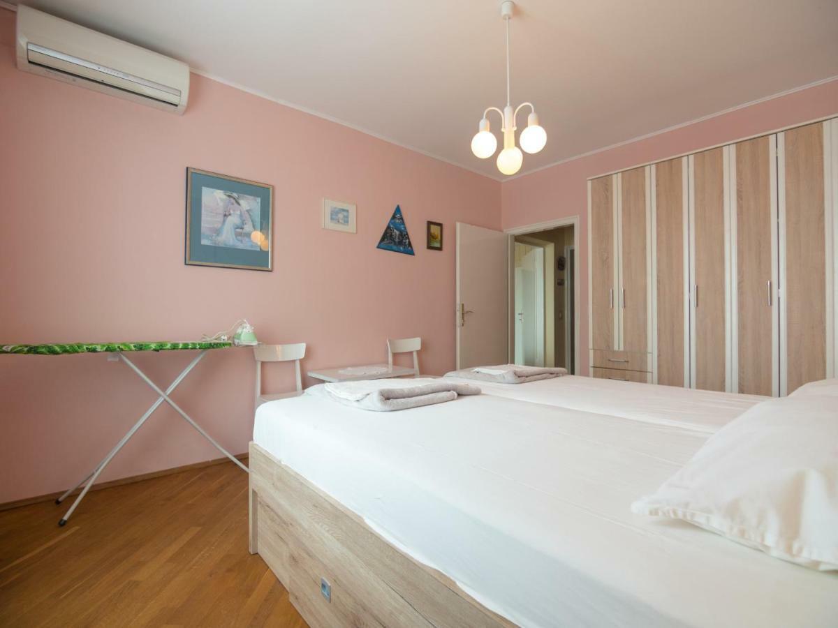 689 Apartment Banjol