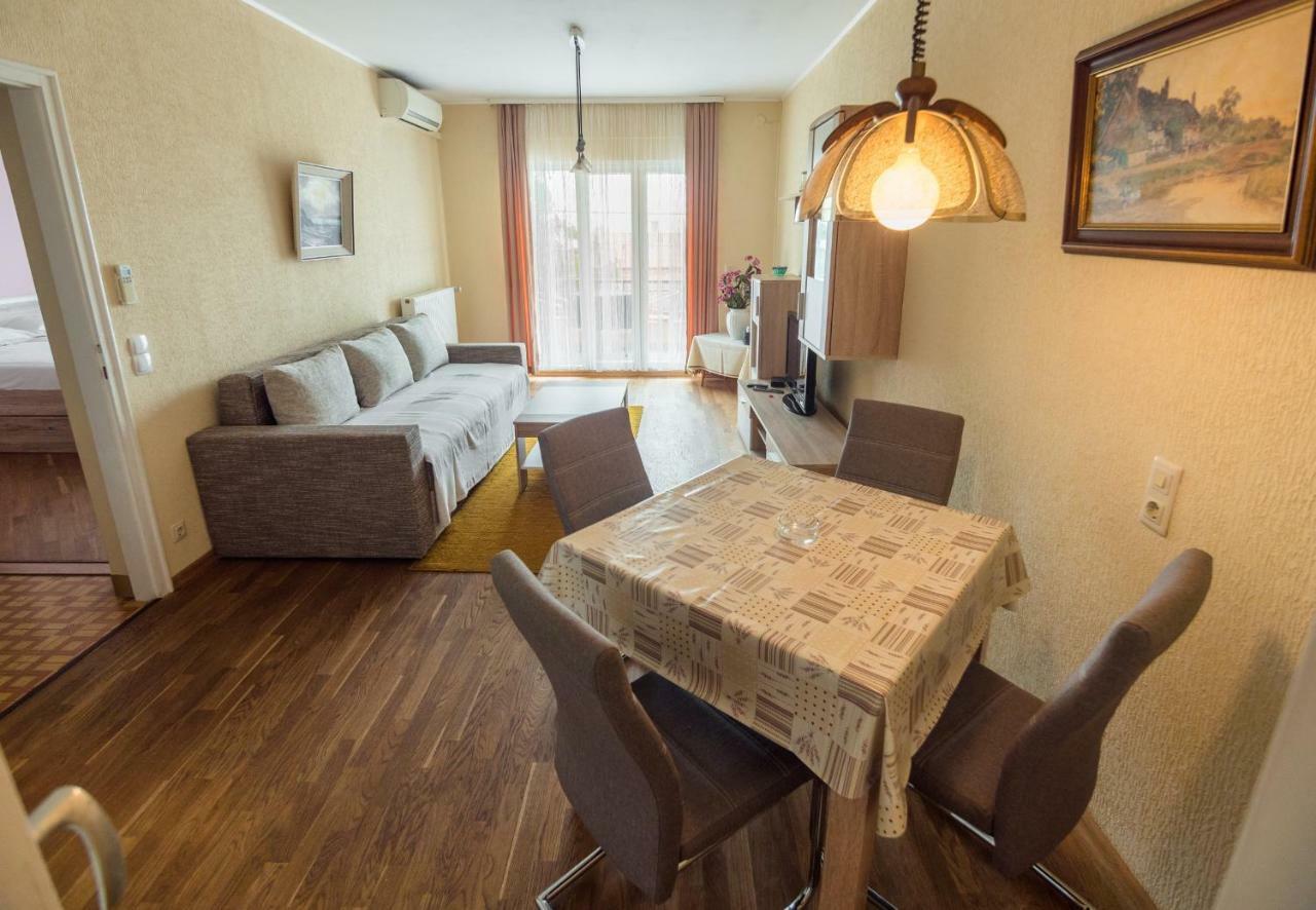 689 Apartment