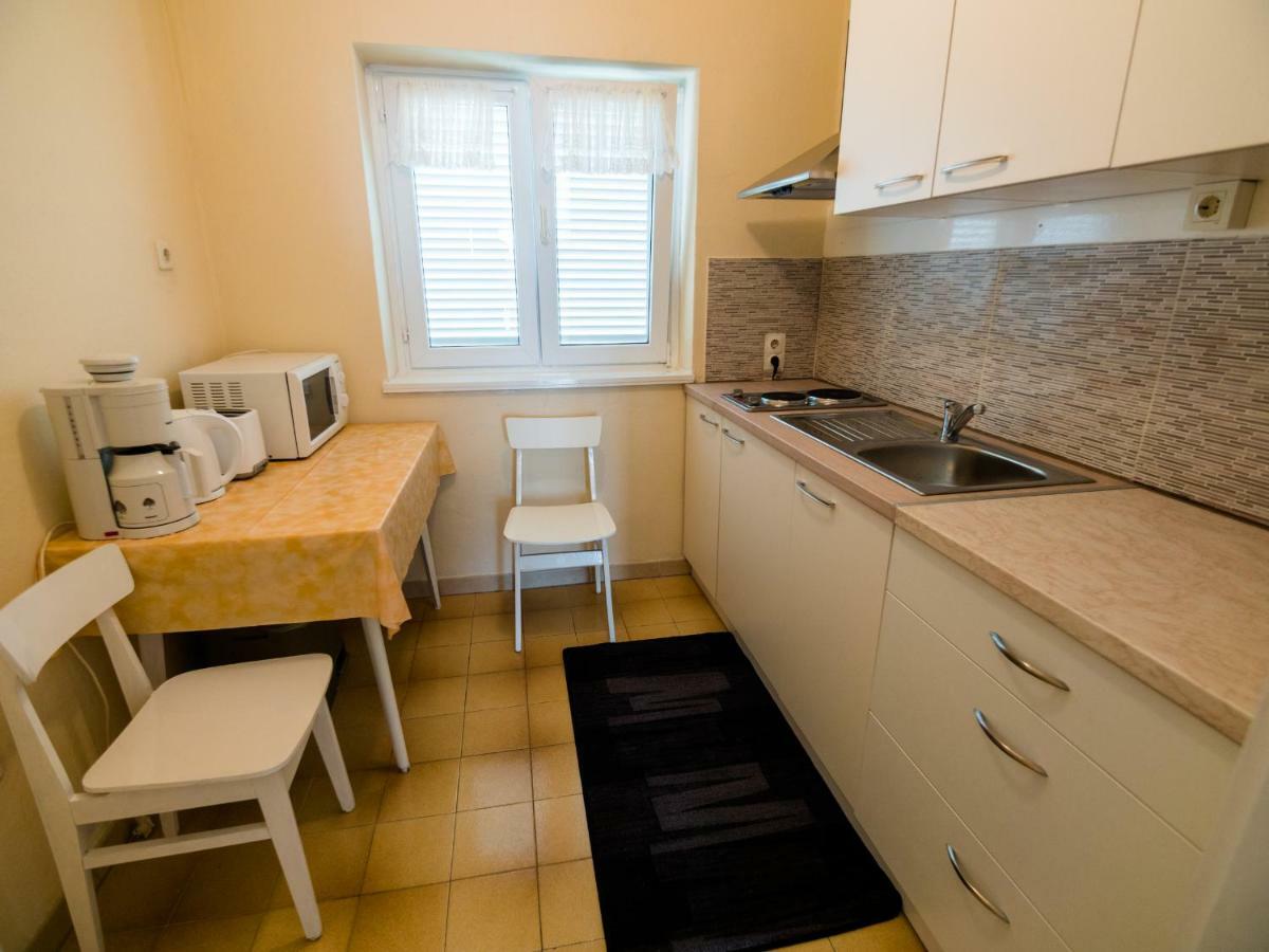 Apartment 689